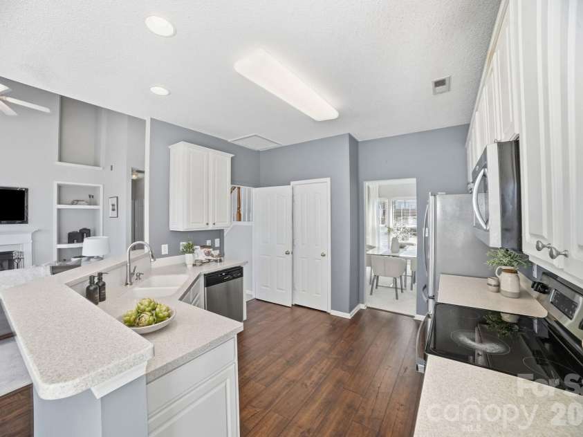 11224 Ridge Oak Drive, Charlotte, NC 28273.  MLS# CAR4423430, YatesRealty ID 54581. 
