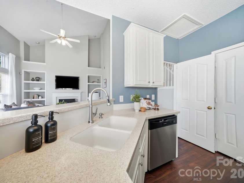11224 Ridge Oak Drive, Charlotte, NC 28273.  MLS# CAR4423430, YatesRealty ID 54581. 