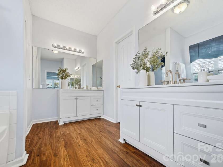 11224 Ridge Oak Drive, Charlotte, NC 28273.  MLS# CAR4423430, YatesRealty ID 54581. 