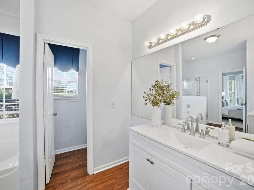 11224 Ridge Oak Drive, Charlotte, NC 28273.  MLS# CAR4423430, YatesRealty ID 54581. 