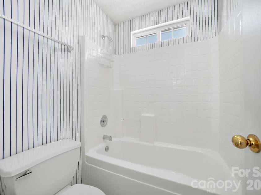 11224 Ridge Oak Drive, Charlotte, NC 28273.  MLS# CAR4423430, YatesRealty ID 54581. 