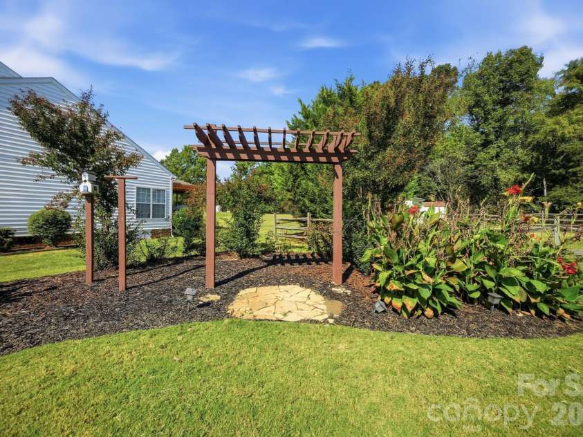 11224 Ridge Oak Drive, Charlotte, NC 28273.  MLS# CAR4423430, YatesRealty ID 54581. 