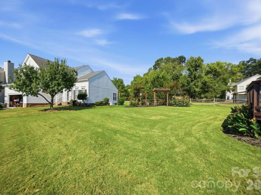 11224 Ridge Oak Drive, Charlotte, NC 28273.  MLS# CAR4423430, YatesRealty ID 54581. 