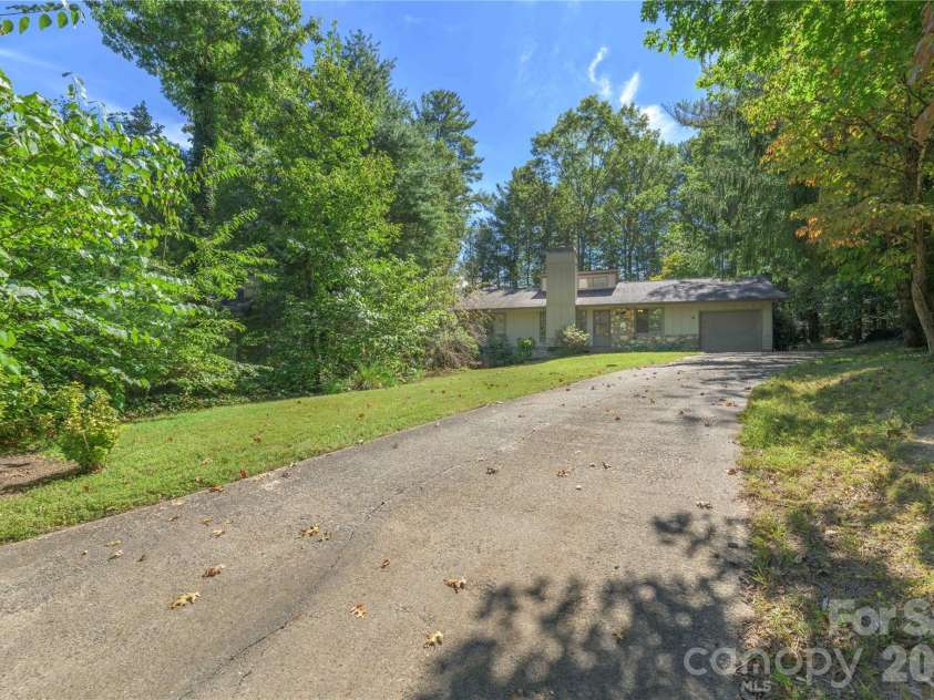 8 Muirfield Place, Arden, NC 28704.  MLS# CAR4429523, YatesRealty ID 54584. 