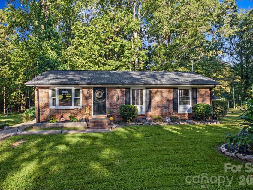 18 Northbrook Drive, York, SC 29745.  MLS# CAR4430293, YatesRealty ID 54585. 