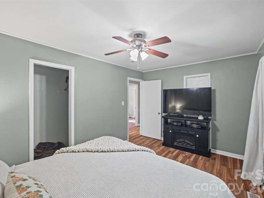 18 Northbrook Drive, York, SC 29745.  MLS# CAR4430293, YatesRealty ID 54585. 