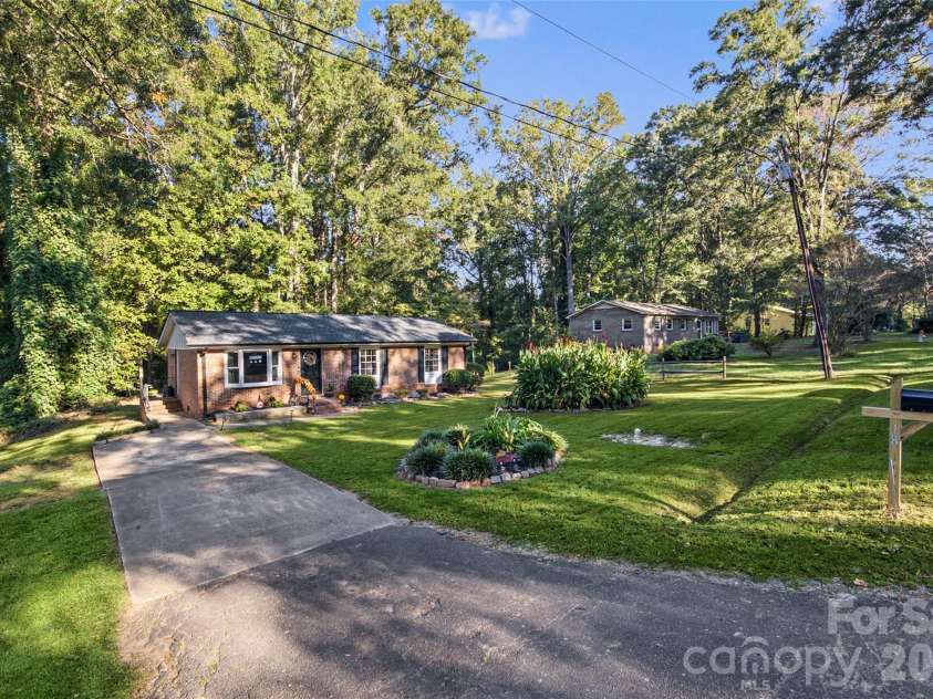 18 Northbrook Drive, York, SC 29745.  MLS# CAR4430293, YatesRealty ID 54585. 
