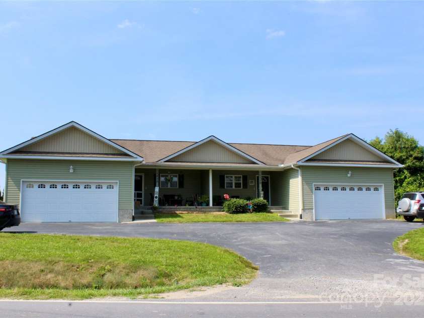 544 Tracy Grove Road, Flat Rock, NC 28731.  MLS# CAR4275855, YatesRealty ID 5459. 544 Tracy Grove Rd. Duplex