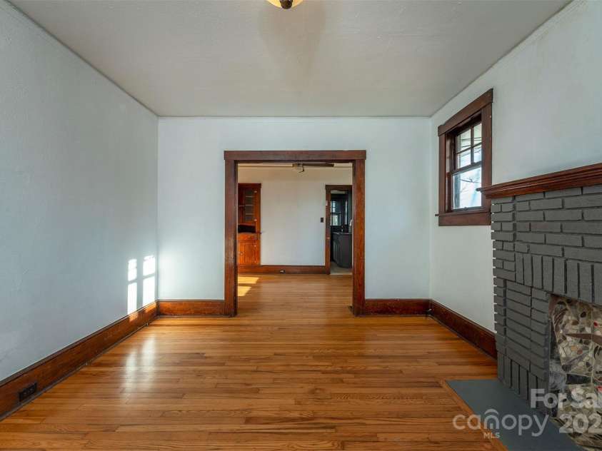 76 Oakwood Street, Asheville, NC 28806.  MLS# CAR4239865, YatesRealty ID 5459. Living room