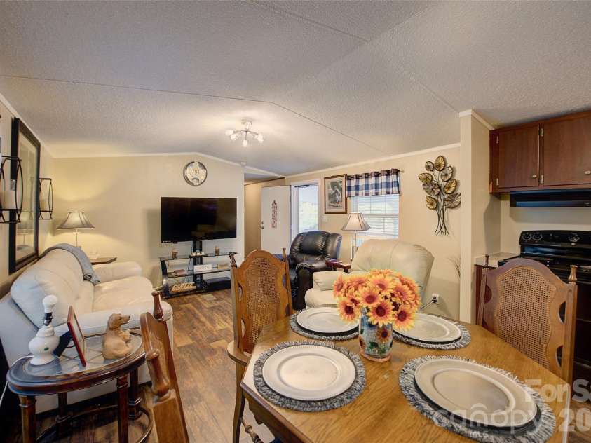 120 Ed Young Road, Burnsville, NC 28714.  MLS# CAR4431084, YatesRealty ID 54590. 