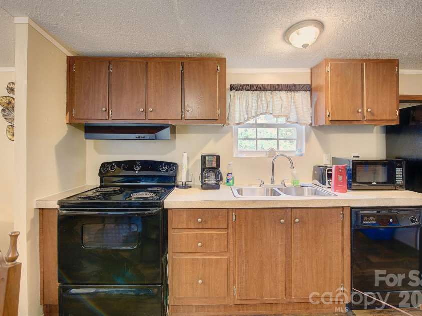 120 Ed Young Road, Burnsville, NC 28714.  MLS# CAR4431084, YatesRealty ID 54590. 