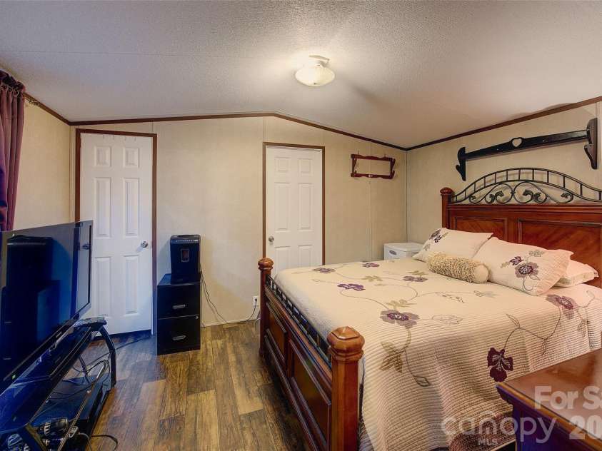 120 Ed Young Road, Burnsville, NC 28714.  MLS# CAR4431084, YatesRealty ID 54590. 