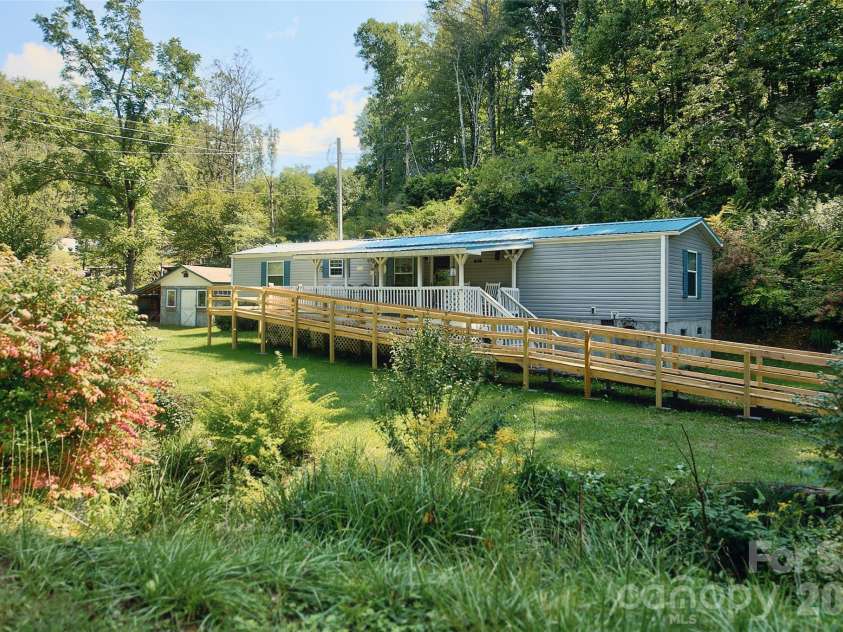 120 Ed Young Road, Burnsville, NC 28714.  MLS# CAR4431084, YatesRealty ID 54590. 