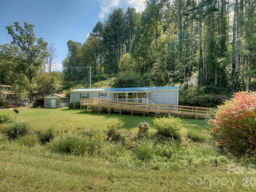 120 Ed Young Road, Burnsville, NC 28714.  MLS# CAR4431084, YatesRealty ID 54590. 
