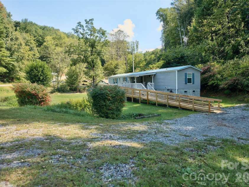 120 Ed Young Road, Burnsville, NC 28714.  MLS# CAR4431084, YatesRealty ID 54590. 