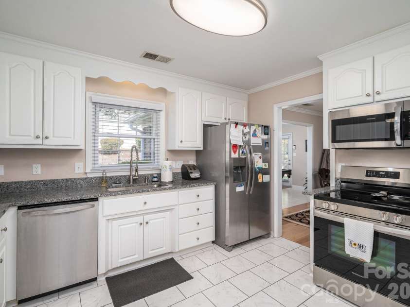 1618-B Union Road, Gastonia, NC 28054.  MLS# CAR4430084, YatesRealty ID 54592. 