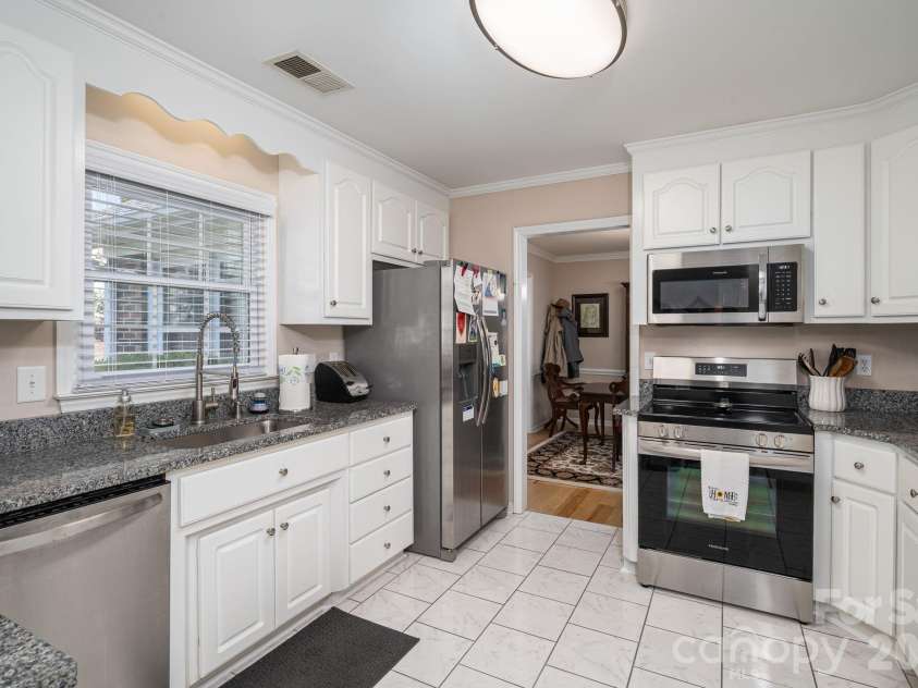 1618-B Union Road, Gastonia, NC 28054.  MLS# CAR4430084, YatesRealty ID 54592. 