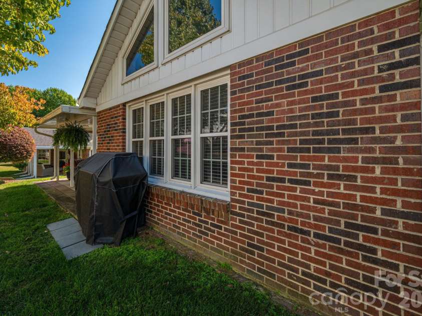 1618-B Union Road, Gastonia, NC 28054.  MLS# CAR4430084, YatesRealty ID 54592. 