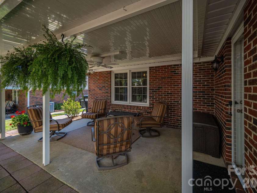 1618-B Union Road, Gastonia, NC 28054.  MLS# CAR4430084, YatesRealty ID 54592. 