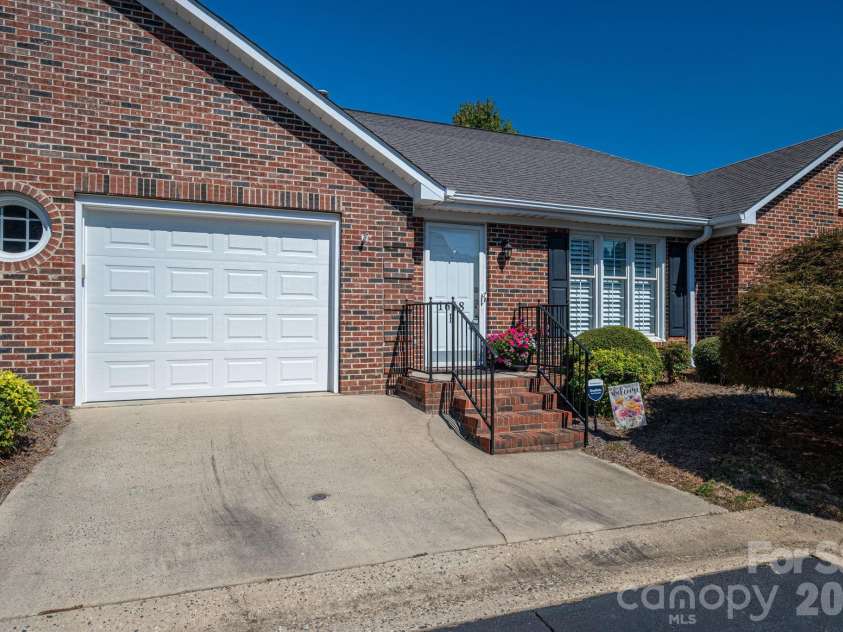 1618-B Union Road, Gastonia, NC 28054.  MLS# CAR4430084, YatesRealty ID 54592. 