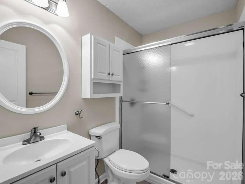 13 Gray Wolf Lane, Hendersonville, NC 28792.  MLS# CAR4427754, YatesRealty ID 54594. Guest Bath