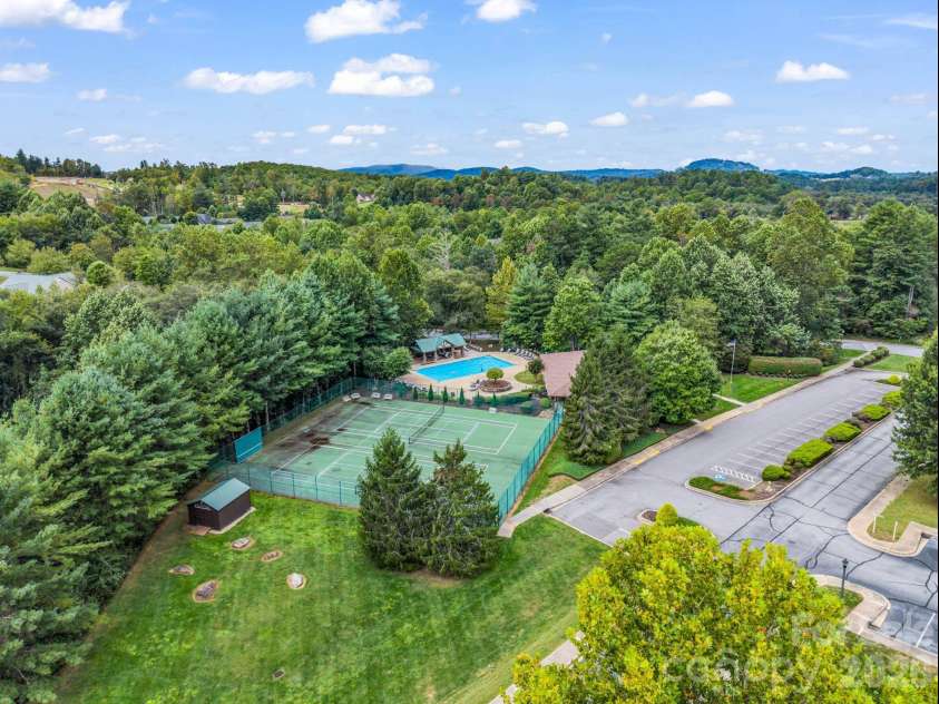 13 Gray Wolf Lane, Hendersonville, NC 28792.  MLS# CAR4427754, YatesRealty ID 54594. Wolfpen Outdoor Pool/Tennis/Pickleball