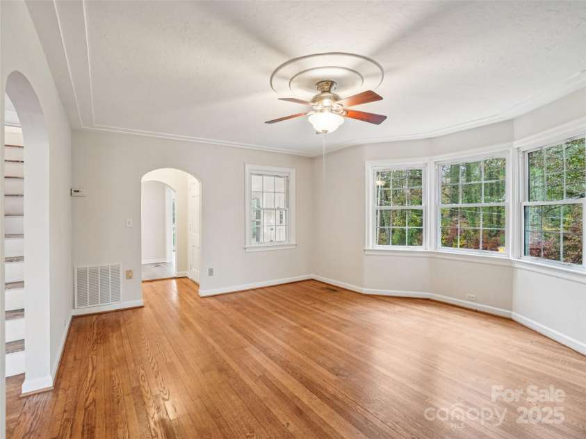 34 Parkview Drive, Brevard, NC 28712.  MLS# CAR4316145, YatesRealty ID 546. Living