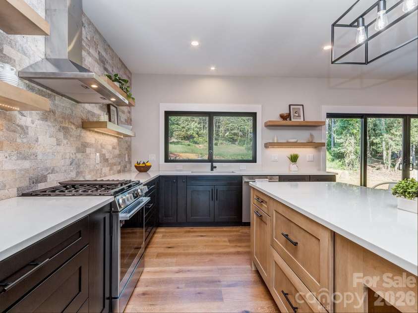 4899 Moonlite Bay Drive, Sherrills Ford, NC 28673.  MLS# CAR4343419, YatesRealty ID 5460. Kitchen - 2 tone cabinetry