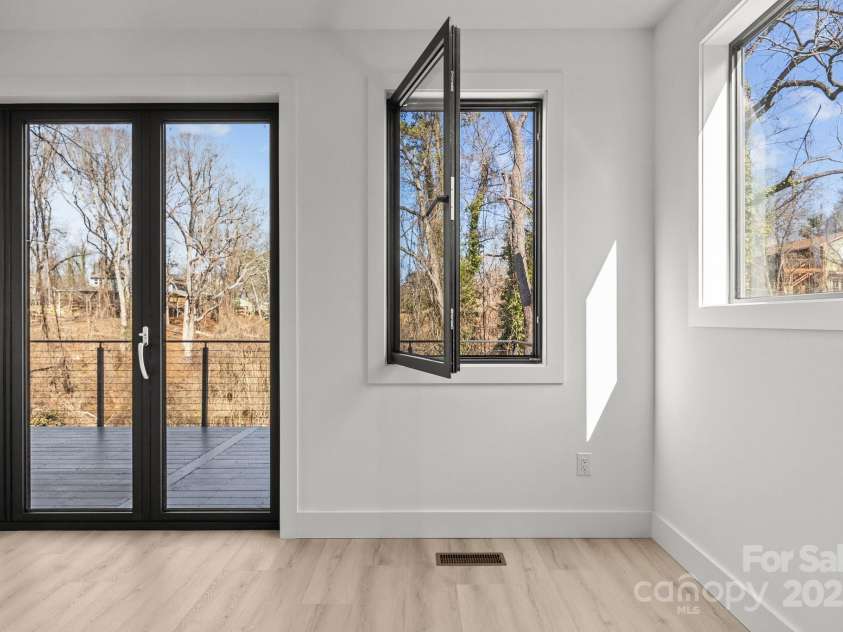5 Dale Street, Asheville, NC 28806.  MLS# CAR4221467, YatesRealty ID 5460. 