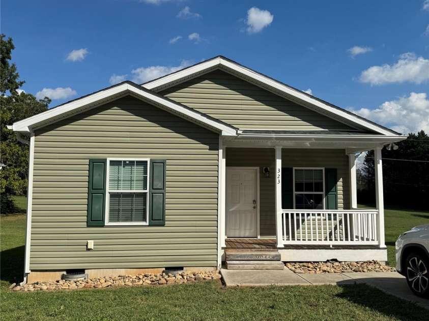 323 Martin Street, Shelby, NC 28150.  MLS# CAR4429863, YatesRealty ID 54603. Front view of home