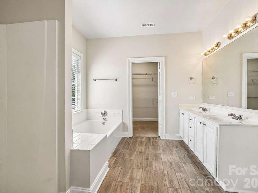 1001 Gainsborough Drive, Matthews, NC 28104.  MLS# CAR4430806, YatesRealty ID 54604. 