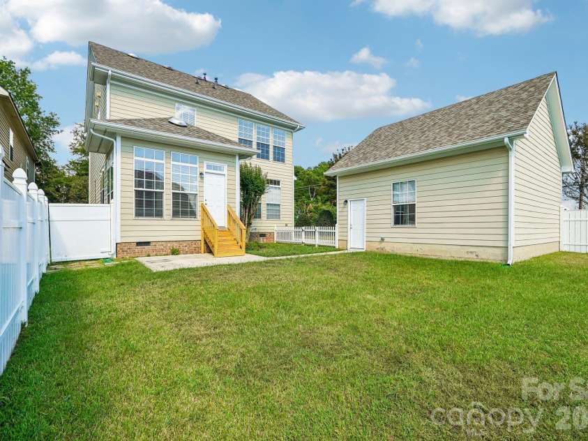 1001 Gainsborough Drive, Matthews, NC 28104.  MLS# CAR4430806, YatesRealty ID 54604. 