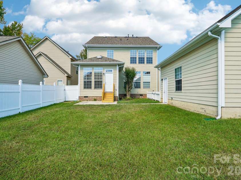 1001 Gainsborough Drive, Matthews, NC 28104.  MLS# CAR4430806, YatesRealty ID 54604. 