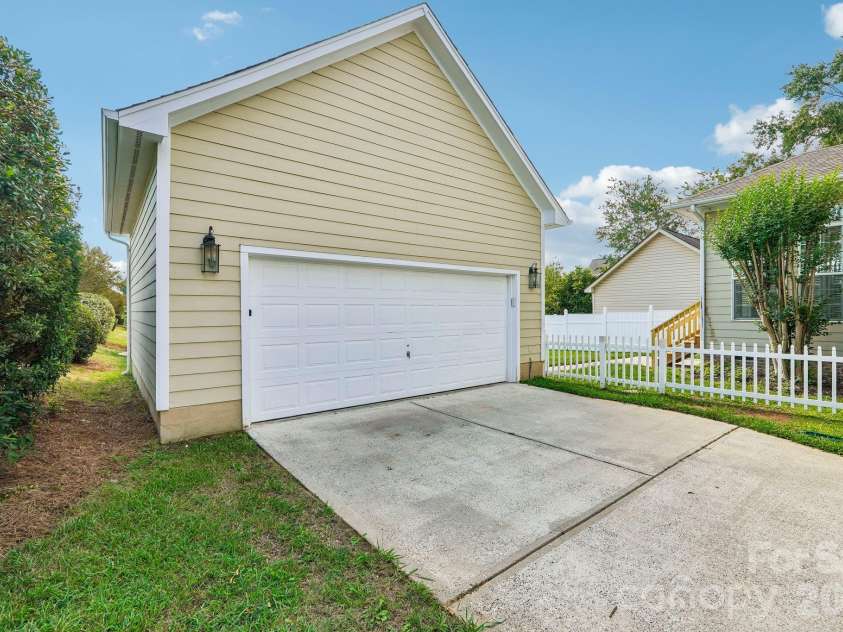 1001 Gainsborough Drive, Matthews, NC 28104.  MLS# CAR4430806, YatesRealty ID 54604. 