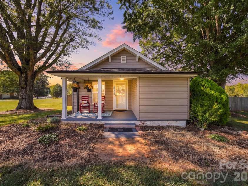 4021 SULPHUR SPRINGS Road, Hickory, NC 28601.  MLS# CAR4429506, YatesRealty ID 54608. 