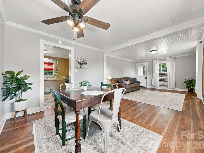 4021 SULPHUR SPRINGS Road, Hickory, NC 28601.  MLS# CAR4429506, YatesRealty ID 54608. 