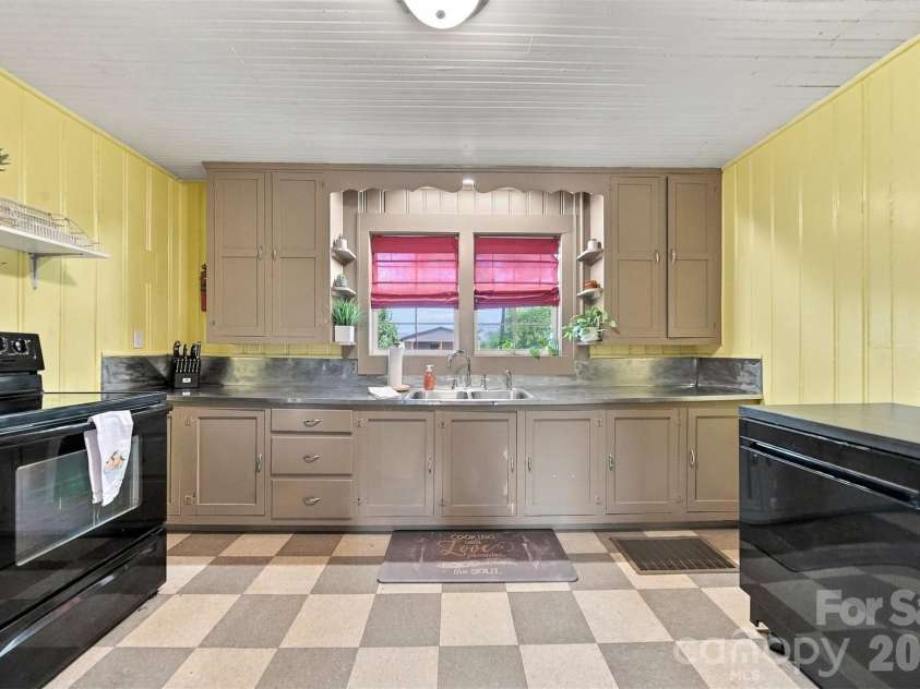 4021 SULPHUR SPRINGS Road, Hickory, NC 28601.  MLS# CAR4429506, YatesRealty ID 54608. 