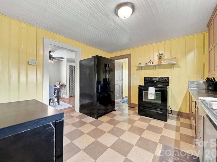 4021 SULPHUR SPRINGS Road, Hickory, NC 28601.  MLS# CAR4429506, YatesRealty ID 54608. 