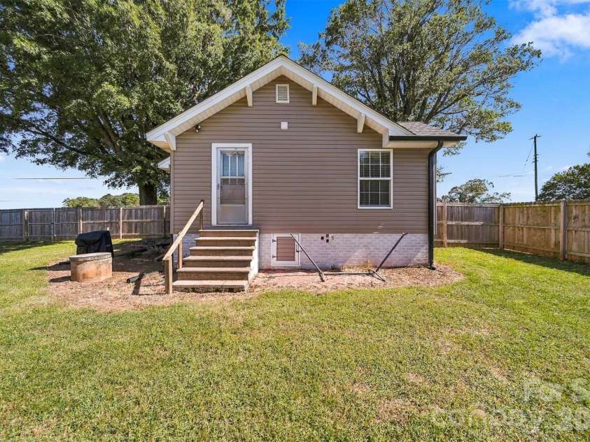 4021 SULPHUR SPRINGS Road, Hickory, NC 28601.  MLS# CAR4429506, YatesRealty ID 54608. 