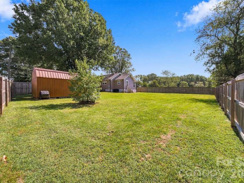 4021 SULPHUR SPRINGS Road, Hickory, NC 28601.  MLS# CAR4429506, YatesRealty ID 54608. 