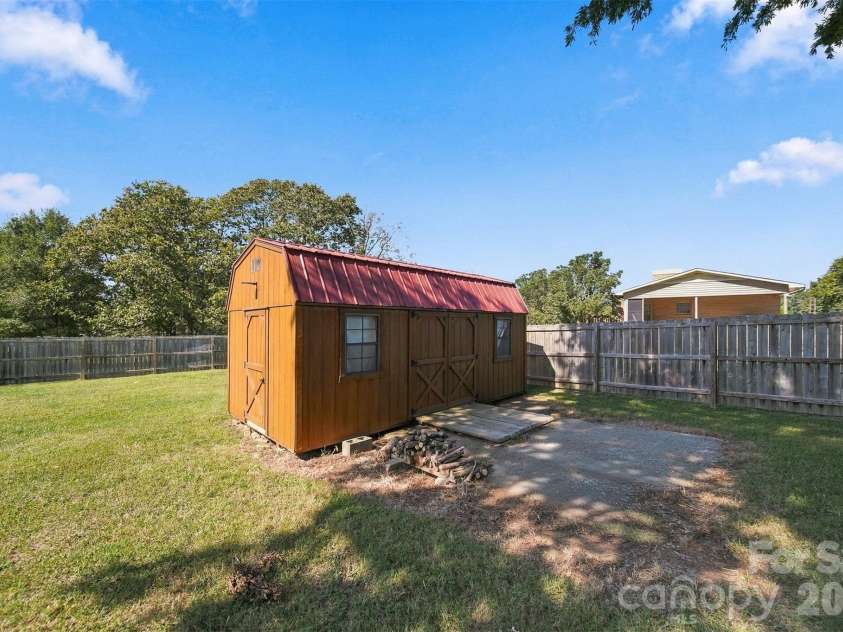 4021 SULPHUR SPRINGS Road, Hickory, NC 28601.  MLS# CAR4429506, YatesRealty ID 54608. 