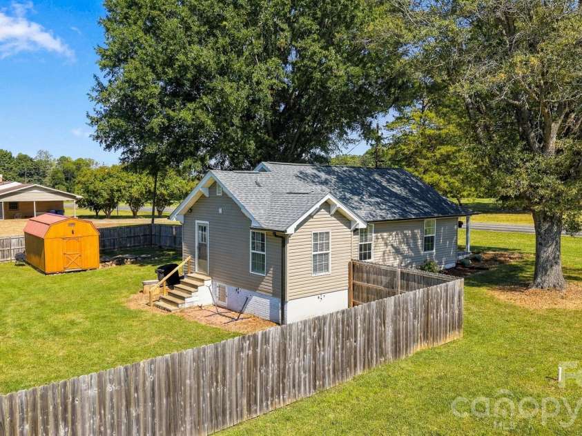 4021 SULPHUR SPRINGS Road, Hickory, NC 28601.  MLS# CAR4429506, YatesRealty ID 54608. 