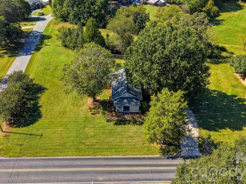 4021 SULPHUR SPRINGS Road, Hickory, NC 28601.  MLS# CAR4429506, YatesRealty ID 54608. 