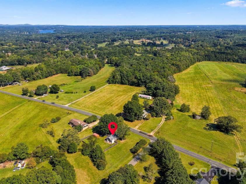 4021 SULPHUR SPRINGS Road, Hickory, NC 28601.  MLS# CAR4429506, YatesRealty ID 54608. 