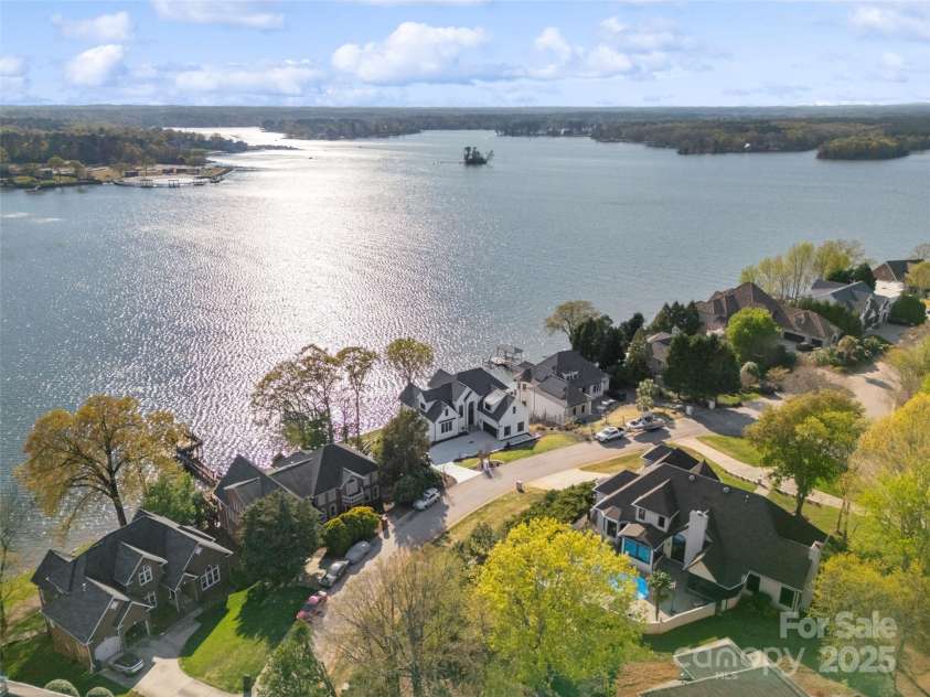7116 Topsail Circle, Tega Cay, SC 29708.  MLS# CAR4238062, YatesRealty ID 5461. Endless main channel lake views