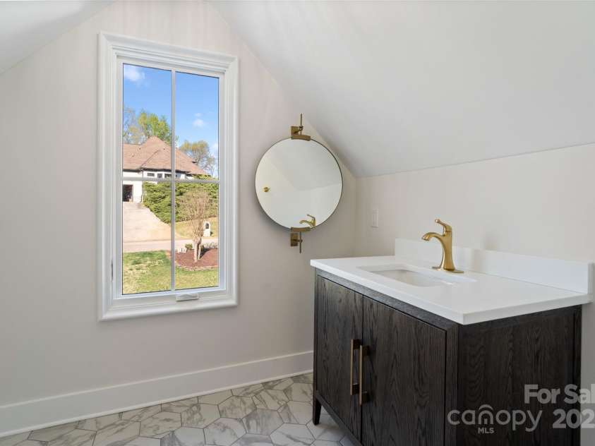 7116 Topsail Circle, Tega Cay, SC 29708.  MLS# CAR4238062, YatesRealty ID 5461. Half Bath