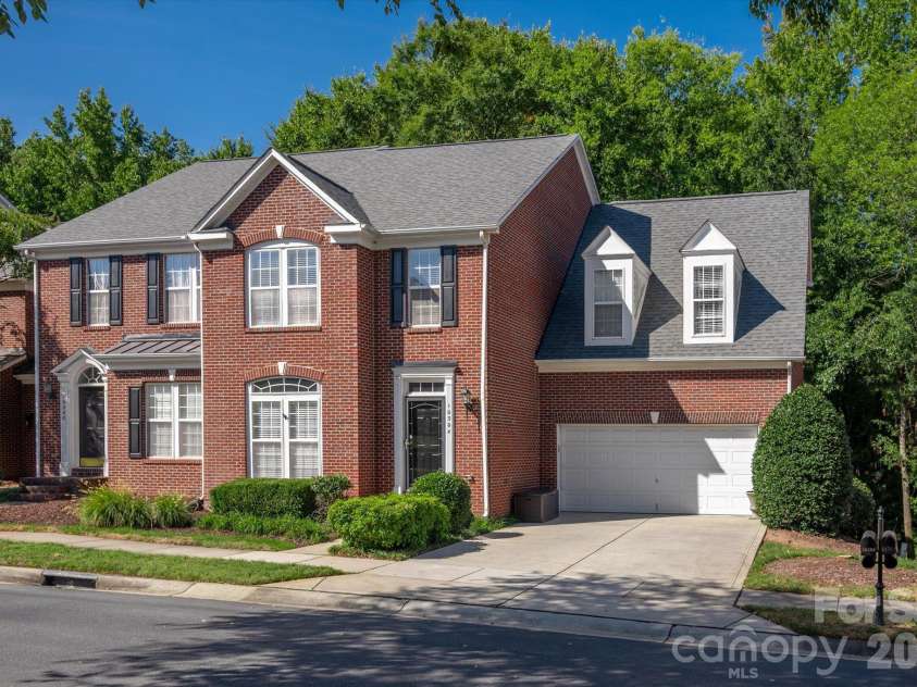 10304 Berkeley Pond Drive, Charlotte, NC 28277.  MLS# CAR4426622, YatesRealty ID 54611. 