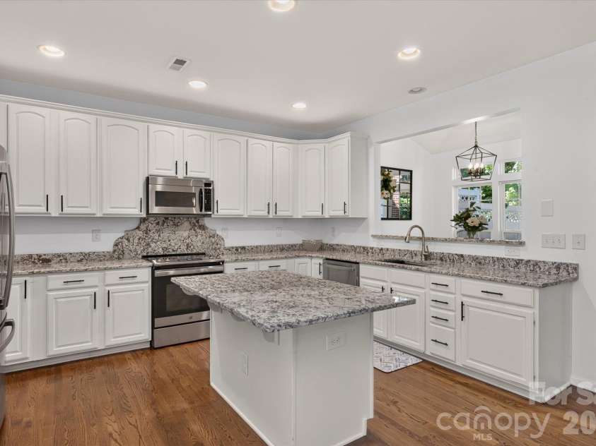 10304 Berkeley Pond Drive, Charlotte, NC 28277.  MLS# CAR4426622, YatesRealty ID 54611. 