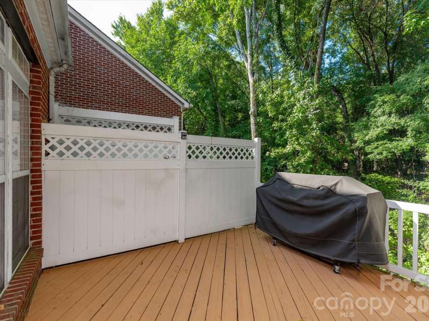 10304 Berkeley Pond Drive, Charlotte, NC 28277.  MLS# CAR4426622, YatesRealty ID 54611. 