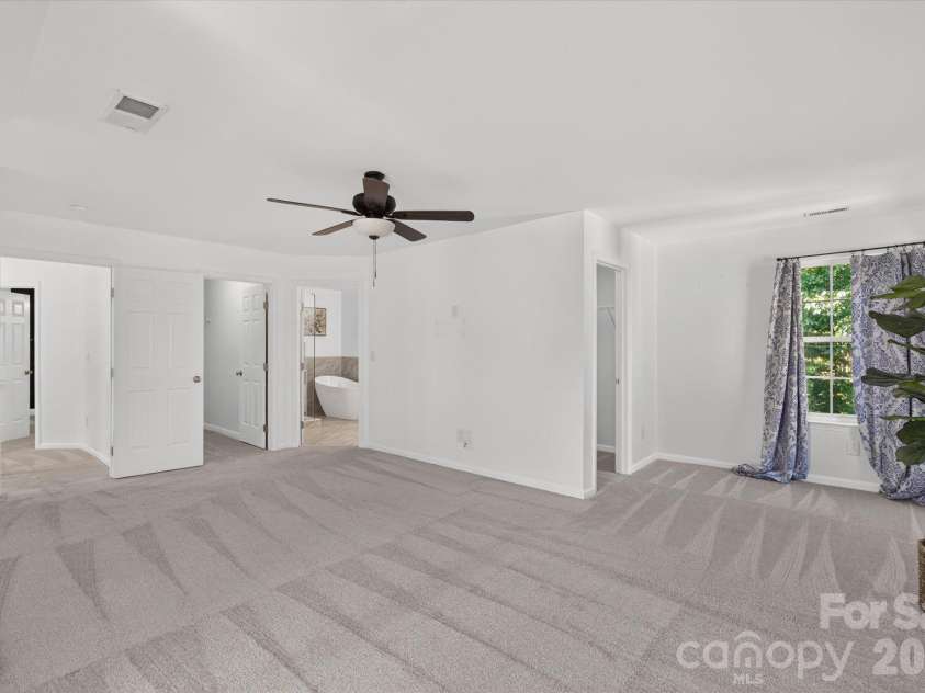 10304 Berkeley Pond Drive, Charlotte, NC 28277.  MLS# CAR4426622, YatesRealty ID 54611. 